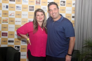 
<a style='margin-left: 5px;' class='btn btn-xs btn-social btn-facebook' href='https://www.facebook.com/sharer/sharer.php?u=https://galeramix.s01.web.getmuller.com.br/imagem/a120/800-800-90/conteudo/site_galerias/120/e-hoje-que-eu-volto-amanha-173.jpg' rel='popup' data-width='500' data-height='400'><i class='fa fa-facebook'></i>Compartilhar <span class='hidden-xs'>no Facebook</span>
</a> 
<a class='btn btn-default btn-xs' target='_blank' href='imagem/a120/800-800-90/conteudo/site_galerias/120/e-hoje-que-eu-volto-amanha-173.jpg'>
<span class='glyphicon glyphicon-cloud-download'></span> Salvar
</a>
