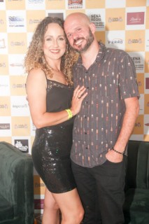 
<a style='margin-left: 5px;' class='btn btn-xs btn-social btn-facebook' href='https://www.facebook.com/sharer/sharer.php?u=https://galeramix.s01.web.getmuller.com.br/imagem/a120/800-800-90/conteudo/site_galerias/120/e-hoje-que-eu-volto-amanha-176.jpg' rel='popup' data-width='500' data-height='400'><i class='fa fa-facebook'></i>Compartilhar <span class='hidden-xs'>no Facebook</span>
</a> 
<a class='btn btn-default btn-xs' target='_blank' href='imagem/a120/800-800-90/conteudo/site_galerias/120/e-hoje-que-eu-volto-amanha-176.jpg'>
<span class='glyphicon glyphicon-cloud-download'></span> Salvar
</a>
