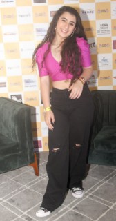 
<a style='margin-left: 5px;' class='btn btn-xs btn-social btn-facebook' href='https://www.facebook.com/sharer/sharer.php?u=https://galeramix.s01.web.getmuller.com.br/imagem/a120/800-800-90/conteudo/site_galerias/120/e-hoje-que-eu-volto-amanha-178.jpg' rel='popup' data-width='500' data-height='400'><i class='fa fa-facebook'></i>Compartilhar <span class='hidden-xs'>no Facebook</span>
</a> 
<a class='btn btn-default btn-xs' target='_blank' href='imagem/a120/800-800-90/conteudo/site_galerias/120/e-hoje-que-eu-volto-amanha-178.jpg'>
<span class='glyphicon glyphicon-cloud-download'></span> Salvar
</a>
