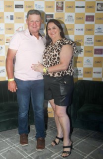 
<a style='margin-left: 5px;' class='btn btn-xs btn-social btn-facebook' href='https://www.facebook.com/sharer/sharer.php?u=https://galeramix.s01.web.getmuller.com.br/imagem/a120/800-800-90/conteudo/site_galerias/120/e-hoje-que-eu-volto-amanha-182.jpg' rel='popup' data-width='500' data-height='400'><i class='fa fa-facebook'></i>Compartilhar <span class='hidden-xs'>no Facebook</span>
</a> 
<a class='btn btn-default btn-xs' target='_blank' href='imagem/a120/800-800-90/conteudo/site_galerias/120/e-hoje-que-eu-volto-amanha-182.jpg'>
<span class='glyphicon glyphicon-cloud-download'></span> Salvar
</a>
