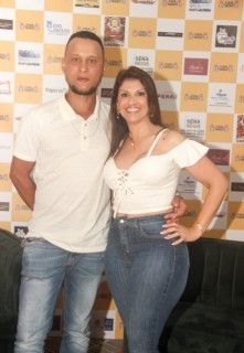 
<a style='margin-left: 5px;' class='btn btn-xs btn-social btn-facebook' href='https://www.facebook.com/sharer/sharer.php?u=https://galeramix.s01.web.getmuller.com.br/imagem/a120/800-800-90/conteudo/site_galerias/120/e-hoje-que-eu-volto-amanha-187.jpg' rel='popup' data-width='500' data-height='400'><i class='fa fa-facebook'></i>Compartilhar <span class='hidden-xs'>no Facebook</span>
</a> 
<a class='btn btn-default btn-xs' target='_blank' href='imagem/a120/800-800-90/conteudo/site_galerias/120/e-hoje-que-eu-volto-amanha-187.jpg'>
<span class='glyphicon glyphicon-cloud-download'></span> Salvar
</a>
