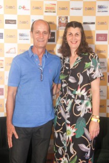 
<a style='margin-left: 5px;' class='btn btn-xs btn-social btn-facebook' href='https://www.facebook.com/sharer/sharer.php?u=https://galeramix.s01.web.getmuller.com.br/imagem/a120/800-800-90/conteudo/site_galerias/120/e-hoje-que-eu-volto-amanha-188.jpg' rel='popup' data-width='500' data-height='400'><i class='fa fa-facebook'></i>Compartilhar <span class='hidden-xs'>no Facebook</span>
</a> 
<a class='btn btn-default btn-xs' target='_blank' href='imagem/a120/800-800-90/conteudo/site_galerias/120/e-hoje-que-eu-volto-amanha-188.jpg'>
<span class='glyphicon glyphicon-cloud-download'></span> Salvar
</a>
