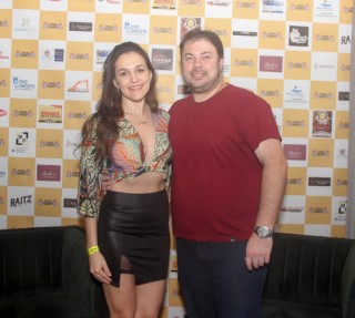 
<a style='margin-left: 5px;' class='btn btn-xs btn-social btn-facebook' href='https://www.facebook.com/sharer/sharer.php?u=https://galeramix.s01.web.getmuller.com.br/imagem/a120/800-800-90/conteudo/site_galerias/120/e-hoje-que-eu-volto-amanha-192.jpg' rel='popup' data-width='500' data-height='400'><i class='fa fa-facebook'></i>Compartilhar <span class='hidden-xs'>no Facebook</span>
</a> 
<a class='btn btn-default btn-xs' target='_blank' href='imagem/a120/800-800-90/conteudo/site_galerias/120/e-hoje-que-eu-volto-amanha-192.jpg'>
<span class='glyphicon glyphicon-cloud-download'></span> Salvar
</a>
