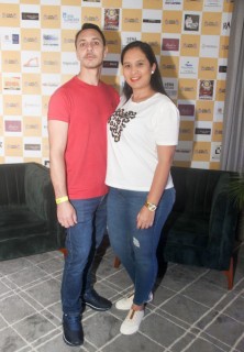 
<a style='margin-left: 5px;' class='btn btn-xs btn-social btn-facebook' href='https://www.facebook.com/sharer/sharer.php?u=https://galeramix.s01.web.getmuller.com.br/imagem/a120/800-800-90/conteudo/site_galerias/120/e-hoje-que-eu-volto-amanha-194.jpg' rel='popup' data-width='500' data-height='400'><i class='fa fa-facebook'></i>Compartilhar <span class='hidden-xs'>no Facebook</span>
</a> 
<a class='btn btn-default btn-xs' target='_blank' href='imagem/a120/800-800-90/conteudo/site_galerias/120/e-hoje-que-eu-volto-amanha-194.jpg'>
<span class='glyphicon glyphicon-cloud-download'></span> Salvar
</a>
