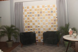 
<a style='margin-left: 5px;' class='btn btn-xs btn-social btn-facebook' href='https://www.facebook.com/sharer/sharer.php?u=https://galeramix.s01.web.getmuller.com.br/imagem/a120/800-800-90/conteudo/site_galerias/120/e-hoje-que-eu-volto-amanha-195.jpg' rel='popup' data-width='500' data-height='400'><i class='fa fa-facebook'></i>Compartilhar <span class='hidden-xs'>no Facebook</span>
</a> 
<a class='btn btn-default btn-xs' target='_blank' href='imagem/a120/800-800-90/conteudo/site_galerias/120/e-hoje-que-eu-volto-amanha-195.jpg'>
<span class='glyphicon glyphicon-cloud-download'></span> Salvar
</a>
