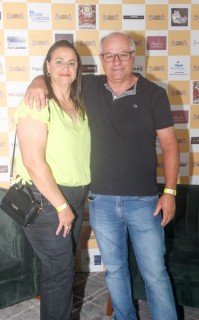 
<a style='margin-left: 5px;' class='btn btn-xs btn-social btn-facebook' href='https://www.facebook.com/sharer/sharer.php?u=https://galeramix.s01.web.getmuller.com.br/imagem/a120/800-800-90/conteudo/site_galerias/120/e-hoje-que-eu-volto-amanha-2.jpg' rel='popup' data-width='500' data-height='400'><i class='fa fa-facebook'></i>Compartilhar <span class='hidden-xs'>no Facebook</span>
</a> 
<a class='btn btn-default btn-xs' target='_blank' href='imagem/a120/800-800-90/conteudo/site_galerias/120/e-hoje-que-eu-volto-amanha-2.jpg'>
<span class='glyphicon glyphicon-cloud-download'></span> Salvar
</a>
