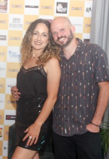 
<a style='margin-left: 5px;' class='btn btn-xs btn-social btn-facebook' href='https://www.facebook.com/sharer/sharer.php?u=https://galeramix.s01.web.getmuller.com.br/imagem/a120/800-800-90/conteudo/site_galerias/120/e-hoje-que-eu-volto-amanha-20.jpg' rel='popup' data-width='500' data-height='400'><i class='fa fa-facebook'></i>Compartilhar <span class='hidden-xs'>no Facebook</span>
</a> 
<a class='btn btn-default btn-xs' target='_blank' href='imagem/a120/800-800-90/conteudo/site_galerias/120/e-hoje-que-eu-volto-amanha-20.jpg'>
<span class='glyphicon glyphicon-cloud-download'></span> Salvar
</a>
