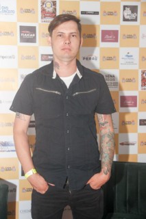 
<a style='margin-left: 5px;' class='btn btn-xs btn-social btn-facebook' href='https://www.facebook.com/sharer/sharer.php?u=https://galeramix.s01.web.getmuller.com.br/imagem/a120/800-800-90/conteudo/site_galerias/120/e-hoje-que-eu-volto-amanha-22.jpg' rel='popup' data-width='500' data-height='400'><i class='fa fa-facebook'></i>Compartilhar <span class='hidden-xs'>no Facebook</span>
</a> 
<a class='btn btn-default btn-xs' target='_blank' href='imagem/a120/800-800-90/conteudo/site_galerias/120/e-hoje-que-eu-volto-amanha-22.jpg'>
<span class='glyphicon glyphicon-cloud-download'></span> Salvar
</a>
