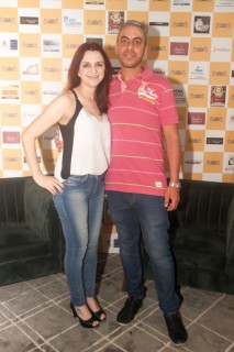 
<a style='margin-left: 5px;' class='btn btn-xs btn-social btn-facebook' href='https://www.facebook.com/sharer/sharer.php?u=https://galeramix.s01.web.getmuller.com.br/imagem/a120/800-800-90/conteudo/site_galerias/120/e-hoje-que-eu-volto-amanha-26.jpg' rel='popup' data-width='500' data-height='400'><i class='fa fa-facebook'></i>Compartilhar <span class='hidden-xs'>no Facebook</span>
</a> 
<a class='btn btn-default btn-xs' target='_blank' href='imagem/a120/800-800-90/conteudo/site_galerias/120/e-hoje-que-eu-volto-amanha-26.jpg'>
<span class='glyphicon glyphicon-cloud-download'></span> Salvar
</a>
