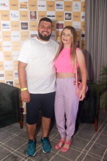 
<a style='margin-left: 5px;' class='btn btn-xs btn-social btn-facebook' href='https://www.facebook.com/sharer/sharer.php?u=https://galeramix.s01.web.getmuller.com.br/imagem/a120/800-800-90/conteudo/site_galerias/120/e-hoje-que-eu-volto-amanha-29.jpg' rel='popup' data-width='500' data-height='400'><i class='fa fa-facebook'></i>Compartilhar <span class='hidden-xs'>no Facebook</span>
</a> 
<a class='btn btn-default btn-xs' target='_blank' href='imagem/a120/800-800-90/conteudo/site_galerias/120/e-hoje-que-eu-volto-amanha-29.jpg'>
<span class='glyphicon glyphicon-cloud-download'></span> Salvar
</a>
