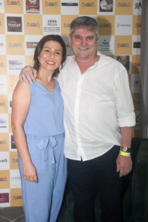 
<a style='margin-left: 5px;' class='btn btn-xs btn-social btn-facebook' href='https://www.facebook.com/sharer/sharer.php?u=https://galeramix.s01.web.getmuller.com.br/imagem/a120/800-800-90/conteudo/site_galerias/120/e-hoje-que-eu-volto-amanha-31.jpg' rel='popup' data-width='500' data-height='400'><i class='fa fa-facebook'></i>Compartilhar <span class='hidden-xs'>no Facebook</span>
</a> 
<a class='btn btn-default btn-xs' target='_blank' href='imagem/a120/800-800-90/conteudo/site_galerias/120/e-hoje-que-eu-volto-amanha-31.jpg'>
<span class='glyphicon glyphicon-cloud-download'></span> Salvar
</a>
