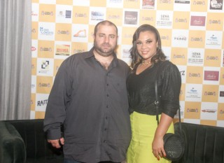 
<a style='margin-left: 5px;' class='btn btn-xs btn-social btn-facebook' href='https://www.facebook.com/sharer/sharer.php?u=https://galeramix.s01.web.getmuller.com.br/imagem/a120/800-800-90/conteudo/site_galerias/120/e-hoje-que-eu-volto-amanha-36.jpg' rel='popup' data-width='500' data-height='400'><i class='fa fa-facebook'></i>Compartilhar <span class='hidden-xs'>no Facebook</span>
</a> 
<a class='btn btn-default btn-xs' target='_blank' href='imagem/a120/800-800-90/conteudo/site_galerias/120/e-hoje-que-eu-volto-amanha-36.jpg'>
<span class='glyphicon glyphicon-cloud-download'></span> Salvar
</a>
