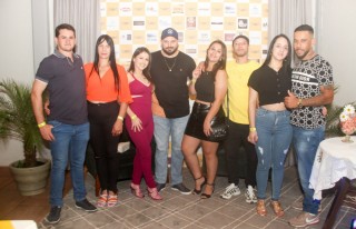 
<a style='margin-left: 5px;' class='btn btn-xs btn-social btn-facebook' href='https://www.facebook.com/sharer/sharer.php?u=https://galeramix.s01.web.getmuller.com.br/imagem/a120/800-800-90/conteudo/site_galerias/120/e-hoje-que-eu-volto-amanha-42.jpg' rel='popup' data-width='500' data-height='400'><i class='fa fa-facebook'></i>Compartilhar <span class='hidden-xs'>no Facebook</span>
</a> 
<a class='btn btn-default btn-xs' target='_blank' href='imagem/a120/800-800-90/conteudo/site_galerias/120/e-hoje-que-eu-volto-amanha-42.jpg'>
<span class='glyphicon glyphicon-cloud-download'></span> Salvar
</a>
