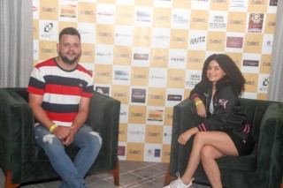 
<a style='margin-left: 5px;' class='btn btn-xs btn-social btn-facebook' href='https://www.facebook.com/sharer/sharer.php?u=https://galeramix.s01.web.getmuller.com.br/imagem/a120/800-800-90/conteudo/site_galerias/120/e-hoje-que-eu-volto-amanha-43.jpg' rel='popup' data-width='500' data-height='400'><i class='fa fa-facebook'></i>Compartilhar <span class='hidden-xs'>no Facebook</span>
</a> 
<a class='btn btn-default btn-xs' target='_blank' href='imagem/a120/800-800-90/conteudo/site_galerias/120/e-hoje-que-eu-volto-amanha-43.jpg'>
<span class='glyphicon glyphicon-cloud-download'></span> Salvar
</a>
