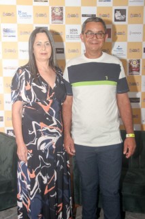 
<a style='margin-left: 5px;' class='btn btn-xs btn-social btn-facebook' href='https://www.facebook.com/sharer/sharer.php?u=https://galeramix.s01.web.getmuller.com.br/imagem/a120/800-800-90/conteudo/site_galerias/120/e-hoje-que-eu-volto-amanha-55.jpg' rel='popup' data-width='500' data-height='400'><i class='fa fa-facebook'></i>Compartilhar <span class='hidden-xs'>no Facebook</span>
</a> 
<a class='btn btn-default btn-xs' target='_blank' href='imagem/a120/800-800-90/conteudo/site_galerias/120/e-hoje-que-eu-volto-amanha-55.jpg'>
<span class='glyphicon glyphicon-cloud-download'></span> Salvar
</a>
