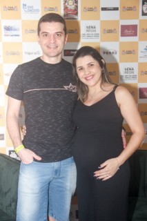 
<a style='margin-left: 5px;' class='btn btn-xs btn-social btn-facebook' href='https://www.facebook.com/sharer/sharer.php?u=https://galeramix.s01.web.getmuller.com.br/imagem/a120/800-800-90/conteudo/site_galerias/120/e-hoje-que-eu-volto-amanha-57.jpg' rel='popup' data-width='500' data-height='400'><i class='fa fa-facebook'></i>Compartilhar <span class='hidden-xs'>no Facebook</span>
</a> 
<a class='btn btn-default btn-xs' target='_blank' href='imagem/a120/800-800-90/conteudo/site_galerias/120/e-hoje-que-eu-volto-amanha-57.jpg'>
<span class='glyphicon glyphicon-cloud-download'></span> Salvar
</a>
