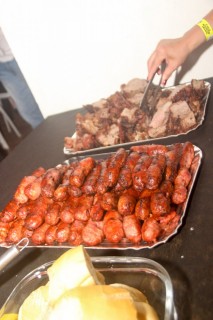 
<a style='margin-left: 5px;' class='btn btn-xs btn-social btn-facebook' href='https://www.facebook.com/sharer/sharer.php?u=https://galeramix.s01.web.getmuller.com.br/imagem/a120/800-800-90/conteudo/site_galerias/120/e-hoje-que-eu-volto-amanha-76.jpg' rel='popup' data-width='500' data-height='400'><i class='fa fa-facebook'></i>Compartilhar <span class='hidden-xs'>no Facebook</span>
</a> 
<a class='btn btn-default btn-xs' target='_blank' href='imagem/a120/800-800-90/conteudo/site_galerias/120/e-hoje-que-eu-volto-amanha-76.jpg'>
<span class='glyphicon glyphicon-cloud-download'></span> Salvar
</a>
