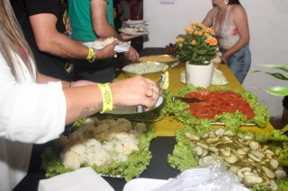 
<a style='margin-left: 5px;' class='btn btn-xs btn-social btn-facebook' href='https://www.facebook.com/sharer/sharer.php?u=https://galeramix.s01.web.getmuller.com.br/imagem/a120/800-800-90/conteudo/site_galerias/120/e-hoje-que-eu-volto-amanha-77.jpg' rel='popup' data-width='500' data-height='400'><i class='fa fa-facebook'></i>Compartilhar <span class='hidden-xs'>no Facebook</span>
</a> 
<a class='btn btn-default btn-xs' target='_blank' href='imagem/a120/800-800-90/conteudo/site_galerias/120/e-hoje-que-eu-volto-amanha-77.jpg'>
<span class='glyphicon glyphicon-cloud-download'></span> Salvar
</a>
