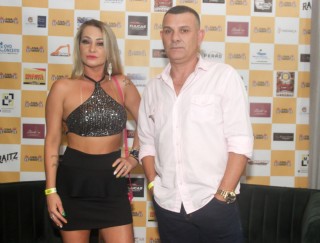 
<a style='margin-left: 5px;' class='btn btn-xs btn-social btn-facebook' href='https://www.facebook.com/sharer/sharer.php?u=https://galeramix.s01.web.getmuller.com.br/imagem/a120/800-800-90/conteudo/site_galerias/120/e-hoje-que-eu-volto-amanha-87.jpg' rel='popup' data-width='500' data-height='400'><i class='fa fa-facebook'></i>Compartilhar <span class='hidden-xs'>no Facebook</span>
</a> 
<a class='btn btn-default btn-xs' target='_blank' href='imagem/a120/800-800-90/conteudo/site_galerias/120/e-hoje-que-eu-volto-amanha-87.jpg'>
<span class='glyphicon glyphicon-cloud-download'></span> Salvar
</a>
