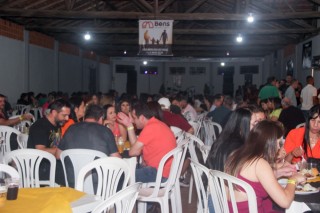 
<a style='margin-left: 5px;' class='btn btn-xs btn-social btn-facebook' href='https://www.facebook.com/sharer/sharer.php?u=https://galeramix.s01.web.getmuller.com.br/imagem/a120/800-800-90/conteudo/site_galerias/120/e-hoje-que-eu-volto-amanha-90.jpg' rel='popup' data-width='500' data-height='400'><i class='fa fa-facebook'></i>Compartilhar <span class='hidden-xs'>no Facebook</span>
</a> 
<a class='btn btn-default btn-xs' target='_blank' href='imagem/a120/800-800-90/conteudo/site_galerias/120/e-hoje-que-eu-volto-amanha-90.jpg'>
<span class='glyphicon glyphicon-cloud-download'></span> Salvar
</a>
