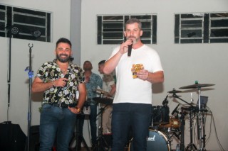 
<a style='margin-left: 5px;' class='btn btn-xs btn-social btn-facebook' href='https://www.facebook.com/sharer/sharer.php?u=https://galeramix.s01.web.getmuller.com.br/imagem/a120/800-800-90/conteudo/site_galerias/120/e-hoje-que-eu-volto-amanha-95.jpg' rel='popup' data-width='500' data-height='400'><i class='fa fa-facebook'></i>Compartilhar <span class='hidden-xs'>no Facebook</span>
</a> 
<a class='btn btn-default btn-xs' target='_blank' href='imagem/a120/800-800-90/conteudo/site_galerias/120/e-hoje-que-eu-volto-amanha-95.jpg'>
<span class='glyphicon glyphicon-cloud-download'></span> Salvar
</a>
