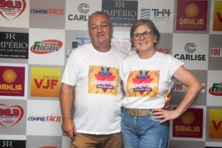 
<a style='margin-left: 5px;' class='btn btn-xs btn-social btn-facebook' href='https://www.facebook.com/sharer/sharer.php?u=https://galeramix.s01.web.getmuller.com.br/imagem/a128/800-800-90/conteudo/site_galerias/128/desenferruje-baile-de-carnaval-de-casais-em-tijucas-11.jpg' rel='popup' data-width='500' data-height='400'><i class='fa fa-facebook'></i>Compartilhar <span class='hidden-xs'>no Facebook</span>
</a> 
<a class='btn btn-default btn-xs' target='_blank' href='imagem/a128/800-800-90/conteudo/site_galerias/128/desenferruje-baile-de-carnaval-de-casais-em-tijucas-11.jpg'>
<span class='glyphicon glyphicon-cloud-download'></span> Salvar
</a>
