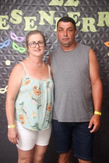 
<a style='margin-left: 5px;' class='btn btn-xs btn-social btn-facebook' href='https://www.facebook.com/sharer/sharer.php?u=https://galeramix.s01.web.getmuller.com.br/imagem/a128/800-800-90/conteudo/site_galerias/128/desenferruje-baile-de-carnaval-de-casais-em-tijucas-112.jpg' rel='popup' data-width='500' data-height='400'><i class='fa fa-facebook'></i>Compartilhar <span class='hidden-xs'>no Facebook</span>
</a> 
<a class='btn btn-default btn-xs' target='_blank' href='imagem/a128/800-800-90/conteudo/site_galerias/128/desenferruje-baile-de-carnaval-de-casais-em-tijucas-112.jpg'>
<span class='glyphicon glyphicon-cloud-download'></span> Salvar
</a>
