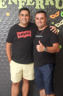 
<a style='margin-left: 5px;' class='btn btn-xs btn-social btn-facebook' href='https://www.facebook.com/sharer/sharer.php?u=https://galeramix.s01.web.getmuller.com.br/imagem/a128/800-800-90/conteudo/site_galerias/128/desenferruje-baile-de-carnaval-de-casais-em-tijucas-128.jpg' rel='popup' data-width='500' data-height='400'><i class='fa fa-facebook'></i>Compartilhar <span class='hidden-xs'>no Facebook</span>
</a> 
<a class='btn btn-default btn-xs' target='_blank' href='imagem/a128/800-800-90/conteudo/site_galerias/128/desenferruje-baile-de-carnaval-de-casais-em-tijucas-128.jpg'>
<span class='glyphicon glyphicon-cloud-download'></span> Salvar
</a>
