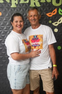 
<a style='margin-left: 5px;' class='btn btn-xs btn-social btn-facebook' href='https://www.facebook.com/sharer/sharer.php?u=https://galeramix.s01.web.getmuller.com.br/imagem/a128/800-800-90/conteudo/site_galerias/128/desenferruje-baile-de-carnaval-de-casais-em-tijucas-129.jpg' rel='popup' data-width='500' data-height='400'><i class='fa fa-facebook'></i>Compartilhar <span class='hidden-xs'>no Facebook</span>
</a> 
<a class='btn btn-default btn-xs' target='_blank' href='imagem/a128/800-800-90/conteudo/site_galerias/128/desenferruje-baile-de-carnaval-de-casais-em-tijucas-129.jpg'>
<span class='glyphicon glyphicon-cloud-download'></span> Salvar
</a>
