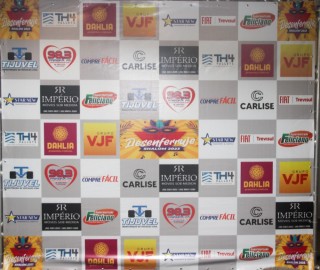 
<a style='margin-left: 5px;' class='btn btn-xs btn-social btn-facebook' href='https://www.facebook.com/sharer/sharer.php?u=https://galeramix.s01.web.getmuller.com.br/imagem/a128/800-800-90/conteudo/site_galerias/128/desenferruje-baile-de-carnaval-de-casais-em-tijucas-13.jpg' rel='popup' data-width='500' data-height='400'><i class='fa fa-facebook'></i>Compartilhar <span class='hidden-xs'>no Facebook</span>
</a> 
<a class='btn btn-default btn-xs' target='_blank' href='imagem/a128/800-800-90/conteudo/site_galerias/128/desenferruje-baile-de-carnaval-de-casais-em-tijucas-13.jpg'>
<span class='glyphicon glyphicon-cloud-download'></span> Salvar
</a>
