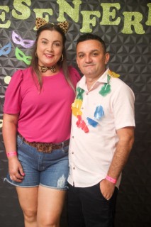 
<a style='margin-left: 5px;' class='btn btn-xs btn-social btn-facebook' href='https://www.facebook.com/sharer/sharer.php?u=https://galeramix.s01.web.getmuller.com.br/imagem/a128/800-800-90/conteudo/site_galerias/128/desenferruje-baile-de-carnaval-de-casais-em-tijucas-130.jpg' rel='popup' data-width='500' data-height='400'><i class='fa fa-facebook'></i>Compartilhar <span class='hidden-xs'>no Facebook</span>
</a> 
<a class='btn btn-default btn-xs' target='_blank' href='imagem/a128/800-800-90/conteudo/site_galerias/128/desenferruje-baile-de-carnaval-de-casais-em-tijucas-130.jpg'>
<span class='glyphicon glyphicon-cloud-download'></span> Salvar
</a>
