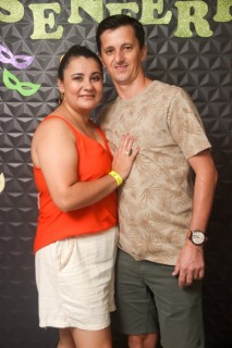 
<a style='margin-left: 5px;' class='btn btn-xs btn-social btn-facebook' href='https://www.facebook.com/sharer/sharer.php?u=https://galeramix.s01.web.getmuller.com.br/imagem/a128/800-800-90/conteudo/site_galerias/128/desenferruje-baile-de-carnaval-de-casais-em-tijucas-139.jpg' rel='popup' data-width='500' data-height='400'><i class='fa fa-facebook'></i>Compartilhar <span class='hidden-xs'>no Facebook</span>
</a> 
<a class='btn btn-default btn-xs' target='_blank' href='imagem/a128/800-800-90/conteudo/site_galerias/128/desenferruje-baile-de-carnaval-de-casais-em-tijucas-139.jpg'>
<span class='glyphicon glyphicon-cloud-download'></span> Salvar
</a>
