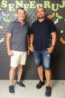 
<a style='margin-left: 5px;' class='btn btn-xs btn-social btn-facebook' href='https://www.facebook.com/sharer/sharer.php?u=https://galeramix.s01.web.getmuller.com.br/imagem/a128/800-800-90/conteudo/site_galerias/128/desenferruje-baile-de-carnaval-de-casais-em-tijucas-144.jpg' rel='popup' data-width='500' data-height='400'><i class='fa fa-facebook'></i>Compartilhar <span class='hidden-xs'>no Facebook</span>
</a> 
<a class='btn btn-default btn-xs' target='_blank' href='imagem/a128/800-800-90/conteudo/site_galerias/128/desenferruje-baile-de-carnaval-de-casais-em-tijucas-144.jpg'>
<span class='glyphicon glyphicon-cloud-download'></span> Salvar
</a>
