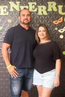 
<a style='margin-left: 5px;' class='btn btn-xs btn-social btn-facebook' href='https://www.facebook.com/sharer/sharer.php?u=https://galeramix.s01.web.getmuller.com.br/imagem/a128/800-800-90/conteudo/site_galerias/128/desenferruje-baile-de-carnaval-de-casais-em-tijucas-145.jpg' rel='popup' data-width='500' data-height='400'><i class='fa fa-facebook'></i>Compartilhar <span class='hidden-xs'>no Facebook</span>
</a> 
<a class='btn btn-default btn-xs' target='_blank' href='imagem/a128/800-800-90/conteudo/site_galerias/128/desenferruje-baile-de-carnaval-de-casais-em-tijucas-145.jpg'>
<span class='glyphicon glyphicon-cloud-download'></span> Salvar
</a>
