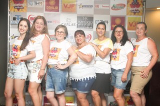 
<a style='margin-left: 5px;' class='btn btn-xs btn-social btn-facebook' href='https://www.facebook.com/sharer/sharer.php?u=https://galeramix.s01.web.getmuller.com.br/imagem/a128/800-800-90/conteudo/site_galerias/128/desenferruje-baile-de-carnaval-de-casais-em-tijucas-148.jpg' rel='popup' data-width='500' data-height='400'><i class='fa fa-facebook'></i>Compartilhar <span class='hidden-xs'>no Facebook</span>
</a> 
<a class='btn btn-default btn-xs' target='_blank' href='imagem/a128/800-800-90/conteudo/site_galerias/128/desenferruje-baile-de-carnaval-de-casais-em-tijucas-148.jpg'>
<span class='glyphicon glyphicon-cloud-download'></span> Salvar
</a>
