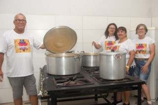 
<a style='margin-left: 5px;' class='btn btn-xs btn-social btn-facebook' href='https://www.facebook.com/sharer/sharer.php?u=https://galeramix.s01.web.getmuller.com.br/imagem/a128/800-800-90/conteudo/site_galerias/128/desenferruje-baile-de-carnaval-de-casais-em-tijucas-15.jpg' rel='popup' data-width='500' data-height='400'><i class='fa fa-facebook'></i>Compartilhar <span class='hidden-xs'>no Facebook</span>
</a> 
<a class='btn btn-default btn-xs' target='_blank' href='imagem/a128/800-800-90/conteudo/site_galerias/128/desenferruje-baile-de-carnaval-de-casais-em-tijucas-15.jpg'>
<span class='glyphicon glyphicon-cloud-download'></span> Salvar
</a>
