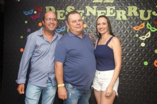 
<a style='margin-left: 5px;' class='btn btn-xs btn-social btn-facebook' href='https://www.facebook.com/sharer/sharer.php?u=https://galeramix.s01.web.getmuller.com.br/imagem/a128/800-800-90/conteudo/site_galerias/128/desenferruje-baile-de-carnaval-de-casais-em-tijucas-153.jpg' rel='popup' data-width='500' data-height='400'><i class='fa fa-facebook'></i>Compartilhar <span class='hidden-xs'>no Facebook</span>
</a> 
<a class='btn btn-default btn-xs' target='_blank' href='imagem/a128/800-800-90/conteudo/site_galerias/128/desenferruje-baile-de-carnaval-de-casais-em-tijucas-153.jpg'>
<span class='glyphicon glyphicon-cloud-download'></span> Salvar
</a>
