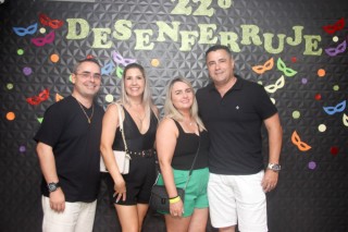 
<a style='margin-left: 5px;' class='btn btn-xs btn-social btn-facebook' href='https://www.facebook.com/sharer/sharer.php?u=https://galeramix.s01.web.getmuller.com.br/imagem/a128/800-800-90/conteudo/site_galerias/128/desenferruje-baile-de-carnaval-de-casais-em-tijucas-16.jpg' rel='popup' data-width='500' data-height='400'><i class='fa fa-facebook'></i>Compartilhar <span class='hidden-xs'>no Facebook</span>
</a> 
<a class='btn btn-default btn-xs' target='_blank' href='imagem/a128/800-800-90/conteudo/site_galerias/128/desenferruje-baile-de-carnaval-de-casais-em-tijucas-16.jpg'>
<span class='glyphicon glyphicon-cloud-download'></span> Salvar
</a>
