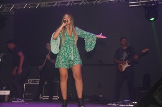 
<a style='margin-left: 5px;' class='btn btn-xs btn-social btn-facebook' href='https://www.facebook.com/sharer/sharer.php?u=https://galeramix.s01.web.getmuller.com.br/imagem/a128/800-800-90/conteudo/site_galerias/128/desenferruje-baile-de-carnaval-de-casais-em-tijucas-161.jpg' rel='popup' data-width='500' data-height='400'><i class='fa fa-facebook'></i>Compartilhar <span class='hidden-xs'>no Facebook</span>
</a> 
<a class='btn btn-default btn-xs' target='_blank' href='imagem/a128/800-800-90/conteudo/site_galerias/128/desenferruje-baile-de-carnaval-de-casais-em-tijucas-161.jpg'>
<span class='glyphicon glyphicon-cloud-download'></span> Salvar
</a>
