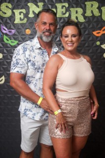 
<a style='margin-left: 5px;' class='btn btn-xs btn-social btn-facebook' href='https://www.facebook.com/sharer/sharer.php?u=https://galeramix.s01.web.getmuller.com.br/imagem/a128/800-800-90/conteudo/site_galerias/128/desenferruje-baile-de-carnaval-de-casais-em-tijucas-167.jpg' rel='popup' data-width='500' data-height='400'><i class='fa fa-facebook'></i>Compartilhar <span class='hidden-xs'>no Facebook</span>
</a> 
<a class='btn btn-default btn-xs' target='_blank' href='imagem/a128/800-800-90/conteudo/site_galerias/128/desenferruje-baile-de-carnaval-de-casais-em-tijucas-167.jpg'>
<span class='glyphicon glyphicon-cloud-download'></span> Salvar
</a>
