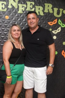 
<a style='margin-left: 5px;' class='btn btn-xs btn-social btn-facebook' href='https://www.facebook.com/sharer/sharer.php?u=https://galeramix.s01.web.getmuller.com.br/imagem/a128/800-800-90/conteudo/site_galerias/128/desenferruje-baile-de-carnaval-de-casais-em-tijucas-17.jpg' rel='popup' data-width='500' data-height='400'><i class='fa fa-facebook'></i>Compartilhar <span class='hidden-xs'>no Facebook</span>
</a> 
<a class='btn btn-default btn-xs' target='_blank' href='imagem/a128/800-800-90/conteudo/site_galerias/128/desenferruje-baile-de-carnaval-de-casais-em-tijucas-17.jpg'>
<span class='glyphicon glyphicon-cloud-download'></span> Salvar
</a>
