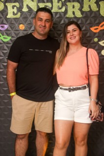 
<a style='margin-left: 5px;' class='btn btn-xs btn-social btn-facebook' href='https://www.facebook.com/sharer/sharer.php?u=https://galeramix.s01.web.getmuller.com.br/imagem/a128/800-800-90/conteudo/site_galerias/128/desenferruje-baile-de-carnaval-de-casais-em-tijucas-183.jpg' rel='popup' data-width='500' data-height='400'><i class='fa fa-facebook'></i>Compartilhar <span class='hidden-xs'>no Facebook</span>
</a> 
<a class='btn btn-default btn-xs' target='_blank' href='imagem/a128/800-800-90/conteudo/site_galerias/128/desenferruje-baile-de-carnaval-de-casais-em-tijucas-183.jpg'>
<span class='glyphicon glyphicon-cloud-download'></span> Salvar
</a>
