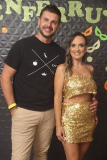 
<a style='margin-left: 5px;' class='btn btn-xs btn-social btn-facebook' href='https://www.facebook.com/sharer/sharer.php?u=https://galeramix.s01.web.getmuller.com.br/imagem/a128/800-800-90/conteudo/site_galerias/128/desenferruje-baile-de-carnaval-de-casais-em-tijucas-186.jpg' rel='popup' data-width='500' data-height='400'><i class='fa fa-facebook'></i>Compartilhar <span class='hidden-xs'>no Facebook</span>
</a> 
<a class='btn btn-default btn-xs' target='_blank' href='imagem/a128/800-800-90/conteudo/site_galerias/128/desenferruje-baile-de-carnaval-de-casais-em-tijucas-186.jpg'>
<span class='glyphicon glyphicon-cloud-download'></span> Salvar
</a>
