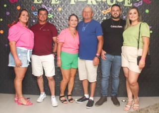 
<a style='margin-left: 5px;' class='btn btn-xs btn-social btn-facebook' href='https://www.facebook.com/sharer/sharer.php?u=https://galeramix.s01.web.getmuller.com.br/imagem/a128/800-800-90/conteudo/site_galerias/128/desenferruje-baile-de-carnaval-de-casais-em-tijucas-193.jpg' rel='popup' data-width='500' data-height='400'><i class='fa fa-facebook'></i>Compartilhar <span class='hidden-xs'>no Facebook</span>
</a> 
<a class='btn btn-default btn-xs' target='_blank' href='imagem/a128/800-800-90/conteudo/site_galerias/128/desenferruje-baile-de-carnaval-de-casais-em-tijucas-193.jpg'>
<span class='glyphicon glyphicon-cloud-download'></span> Salvar
</a>
