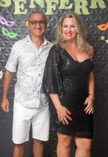 
<a style='margin-left: 5px;' class='btn btn-xs btn-social btn-facebook' href='https://www.facebook.com/sharer/sharer.php?u=https://galeramix.s01.web.getmuller.com.br/imagem/a128/800-800-90/conteudo/site_galerias/128/desenferruje-baile-de-carnaval-de-casais-em-tijucas-194.jpg' rel='popup' data-width='500' data-height='400'><i class='fa fa-facebook'></i>Compartilhar <span class='hidden-xs'>no Facebook</span>
</a> 
<a class='btn btn-default btn-xs' target='_blank' href='imagem/a128/800-800-90/conteudo/site_galerias/128/desenferruje-baile-de-carnaval-de-casais-em-tijucas-194.jpg'>
<span class='glyphicon glyphicon-cloud-download'></span> Salvar
</a>
