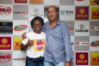 
<a style='margin-left: 5px;' class='btn btn-xs btn-social btn-facebook' href='https://www.facebook.com/sharer/sharer.php?u=https://galeramix.s01.web.getmuller.com.br/imagem/a128/800-800-90/conteudo/site_galerias/128/desenferruje-baile-de-carnaval-de-casais-em-tijucas-197.jpg' rel='popup' data-width='500' data-height='400'><i class='fa fa-facebook'></i>Compartilhar <span class='hidden-xs'>no Facebook</span>
</a> 
<a class='btn btn-default btn-xs' target='_blank' href='imagem/a128/800-800-90/conteudo/site_galerias/128/desenferruje-baile-de-carnaval-de-casais-em-tijucas-197.jpg'>
<span class='glyphicon glyphicon-cloud-download'></span> Salvar
</a>
