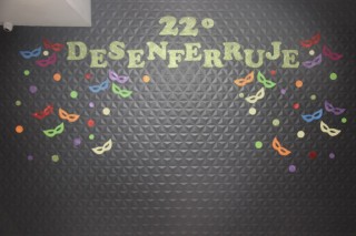 
<a style='margin-left: 5px;' class='btn btn-xs btn-social btn-facebook' href='https://www.facebook.com/sharer/sharer.php?u=https://galeramix.s01.web.getmuller.com.br/imagem/a128/800-800-90/conteudo/site_galerias/128/desenferruje-baile-de-carnaval-de-casais-em-tijucas-200.jpg' rel='popup' data-width='500' data-height='400'><i class='fa fa-facebook'></i>Compartilhar <span class='hidden-xs'>no Facebook</span>
</a> 
<a class='btn btn-default btn-xs' target='_blank' href='imagem/a128/800-800-90/conteudo/site_galerias/128/desenferruje-baile-de-carnaval-de-casais-em-tijucas-200.jpg'>
<span class='glyphicon glyphicon-cloud-download'></span> Salvar
</a>
