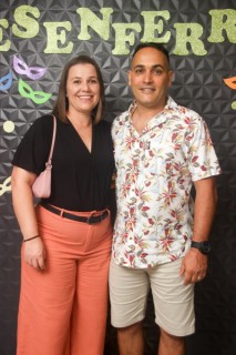 
<a style='margin-left: 5px;' class='btn btn-xs btn-social btn-facebook' href='https://www.facebook.com/sharer/sharer.php?u=https://galeramix.s01.web.getmuller.com.br/imagem/a128/800-800-90/conteudo/site_galerias/128/desenferruje-baile-de-carnaval-de-casais-em-tijucas-215.jpg' rel='popup' data-width='500' data-height='400'><i class='fa fa-facebook'></i>Compartilhar <span class='hidden-xs'>no Facebook</span>
</a> 
<a class='btn btn-default btn-xs' target='_blank' href='imagem/a128/800-800-90/conteudo/site_galerias/128/desenferruje-baile-de-carnaval-de-casais-em-tijucas-215.jpg'>
<span class='glyphicon glyphicon-cloud-download'></span> Salvar
</a>
