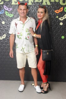 
<a style='margin-left: 5px;' class='btn btn-xs btn-social btn-facebook' href='https://www.facebook.com/sharer/sharer.php?u=https://galeramix.s01.web.getmuller.com.br/imagem/a128/800-800-90/conteudo/site_galerias/128/desenferruje-baile-de-carnaval-de-casais-em-tijucas-217.jpg' rel='popup' data-width='500' data-height='400'><i class='fa fa-facebook'></i>Compartilhar <span class='hidden-xs'>no Facebook</span>
</a> 
<a class='btn btn-default btn-xs' target='_blank' href='imagem/a128/800-800-90/conteudo/site_galerias/128/desenferruje-baile-de-carnaval-de-casais-em-tijucas-217.jpg'>
<span class='glyphicon glyphicon-cloud-download'></span> Salvar
</a>
