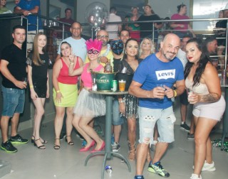 
<a style='margin-left: 5px;' class='btn btn-xs btn-social btn-facebook' href='https://www.facebook.com/sharer/sharer.php?u=https://galeramix.s01.web.getmuller.com.br/imagem/a128/800-800-90/conteudo/site_galerias/128/desenferruje-baile-de-carnaval-de-casais-em-tijucas-223.jpg' rel='popup' data-width='500' data-height='400'><i class='fa fa-facebook'></i>Compartilhar <span class='hidden-xs'>no Facebook</span>
</a> 
<a class='btn btn-default btn-xs' target='_blank' href='imagem/a128/800-800-90/conteudo/site_galerias/128/desenferruje-baile-de-carnaval-de-casais-em-tijucas-223.jpg'>
<span class='glyphicon glyphicon-cloud-download'></span> Salvar
</a>
